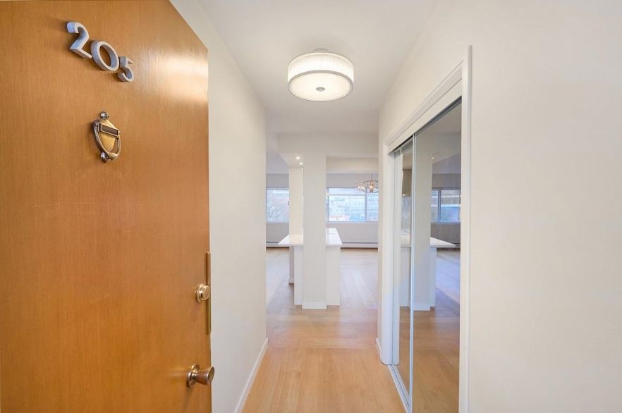 205 5926 Tisdall Street