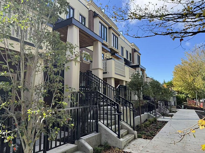 103 918 W 32nd Avenue