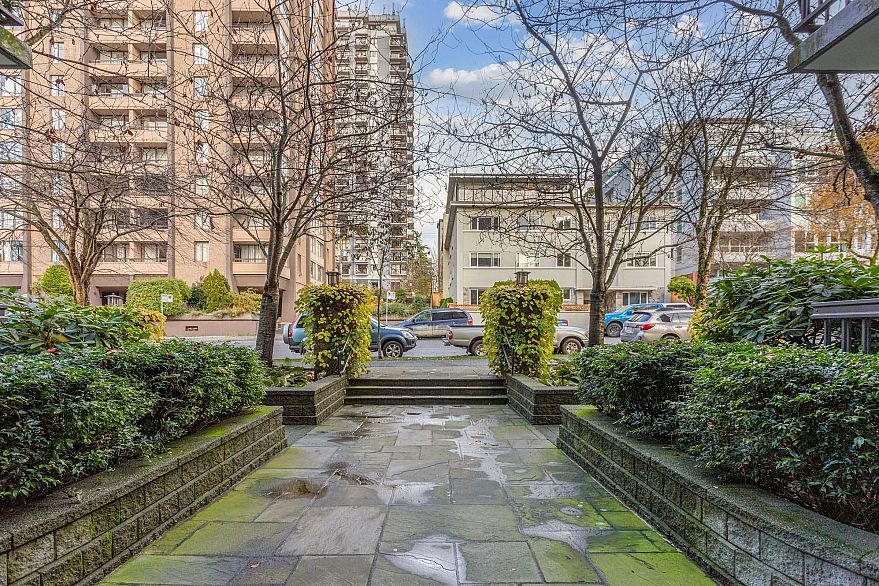 808 1146 Harwood Street