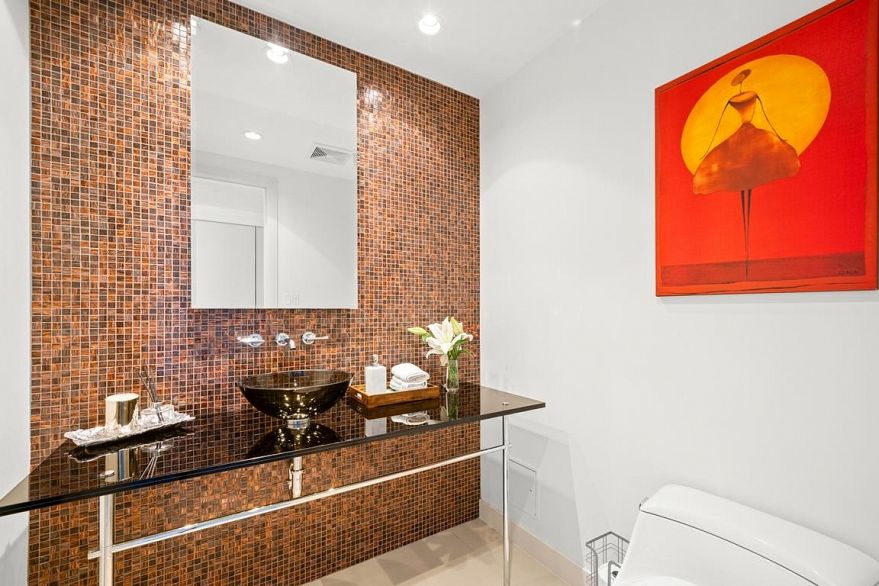 2101 1139 W Cordova Street