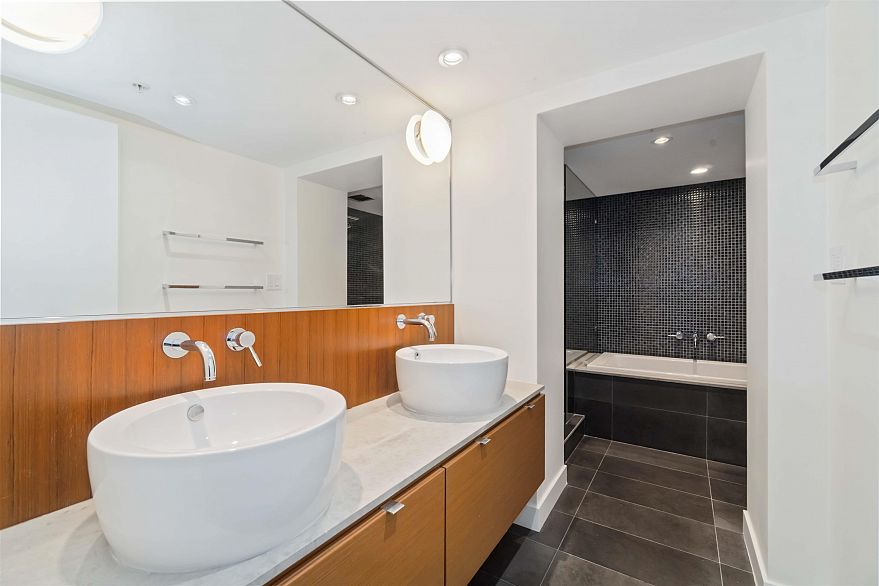 404 1762 Davie Street