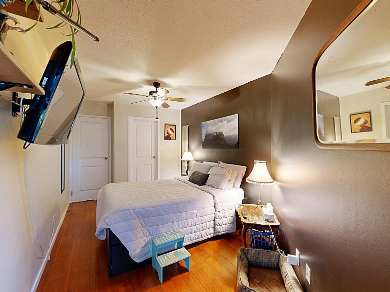 201 2222 Prince Edward Street