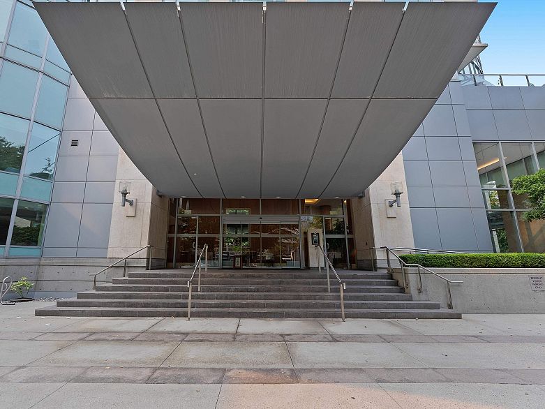 2502 323 Jervis Street