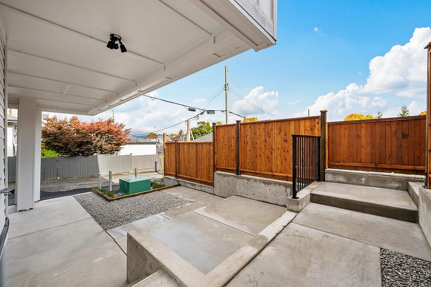 3 3065 Charles Street