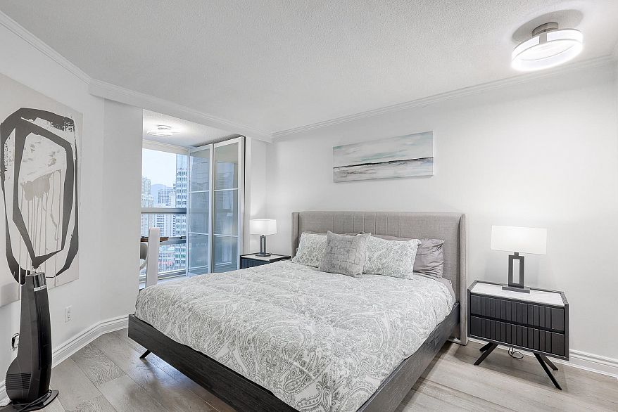 1705 1050 Burrard Street