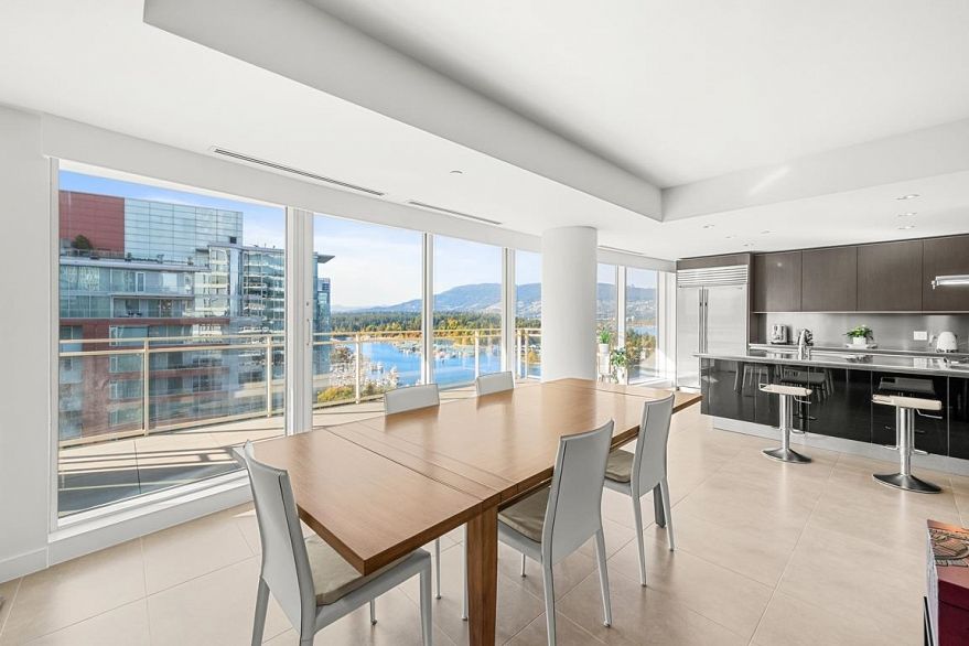 2101 1139 W Cordova Street