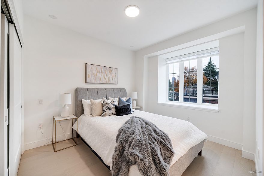 208 918 W 32nd Avenue