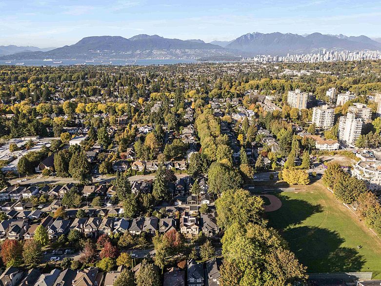 1 2626 W 41st Avenue