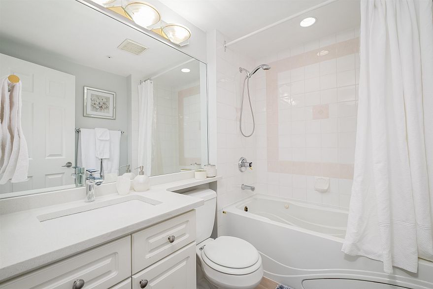 1105 1383 Howe Street