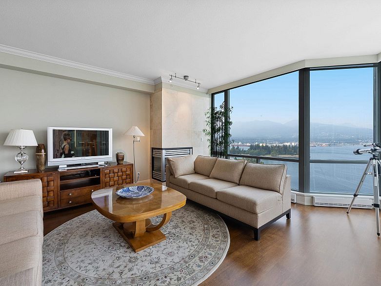 2502 323 Jervis Street