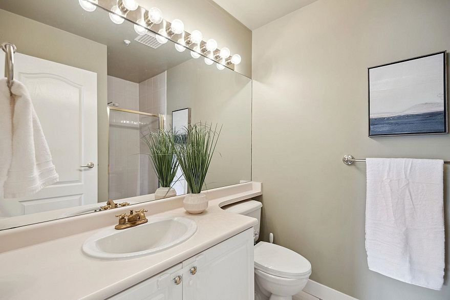 216 5735 Hampton Place