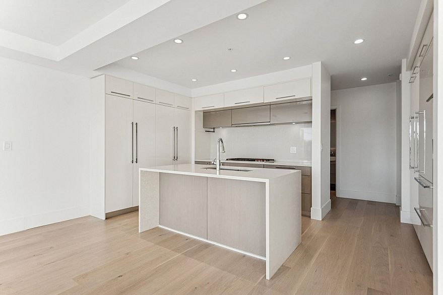 402 6168 East Boulevard