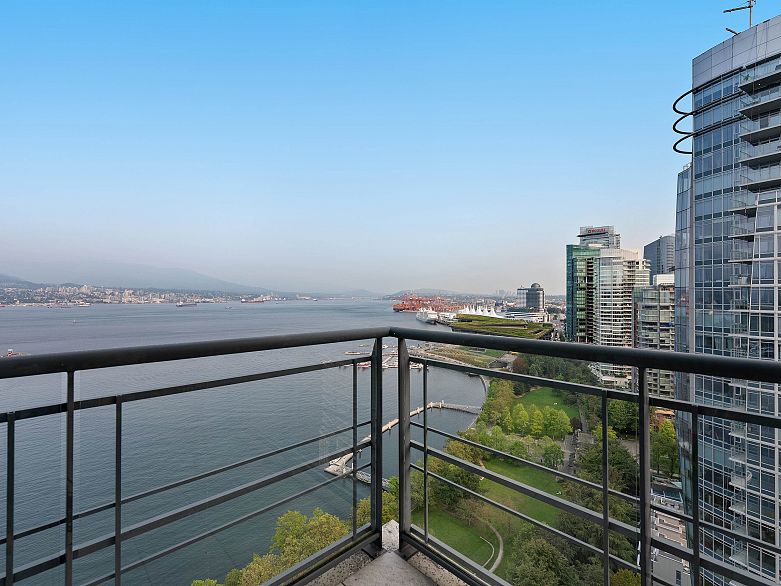 2502 323 Jervis Street