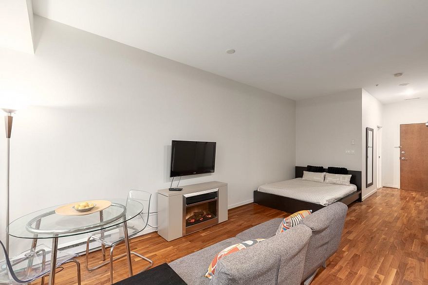 913 1333 W Georgia Street