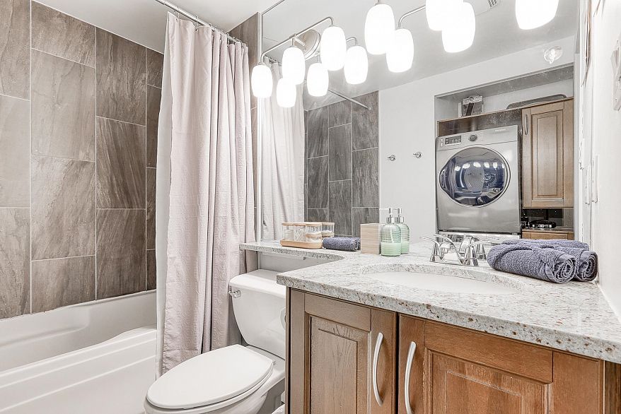 1705 1050 Burrard Street