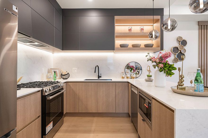 3 3065 Charles Street