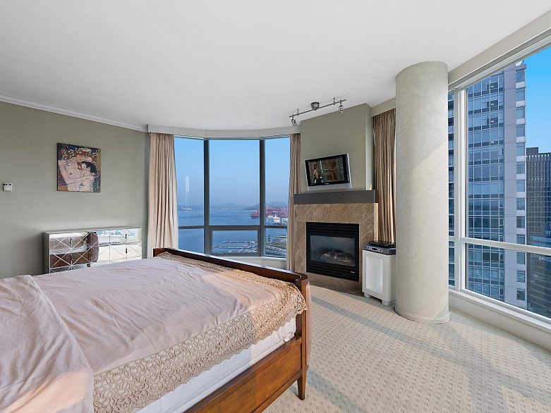 2502 323 Jervis Street