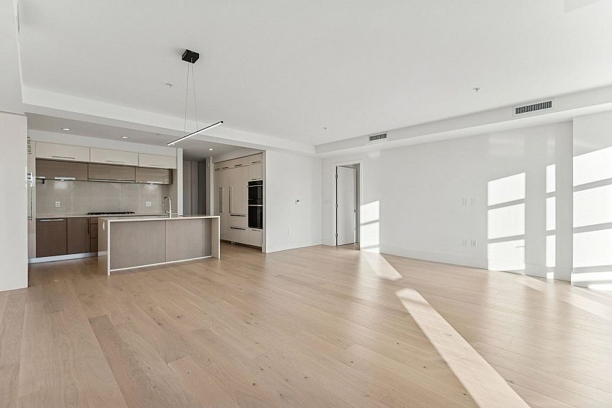 402 6168 East Boulevard