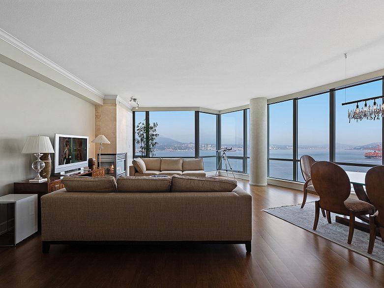 2502 323 Jervis Street