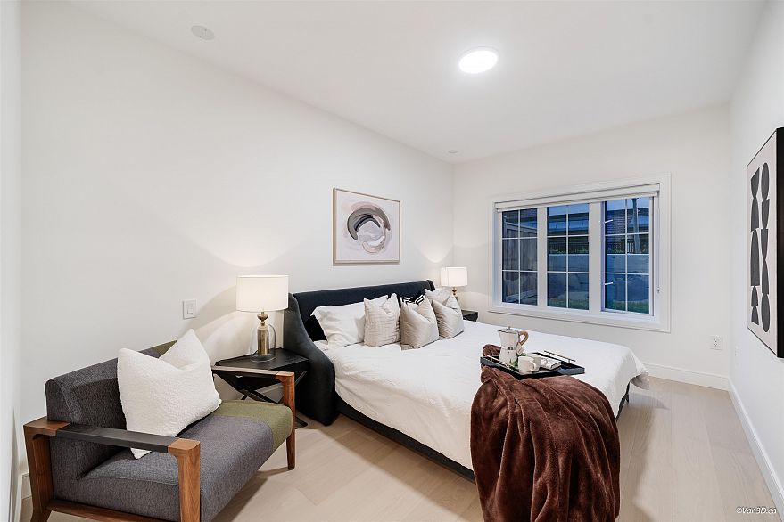 105 918 W 32nd Avenue