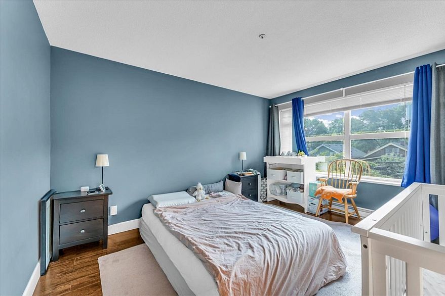 307 876 W 16th Avenue