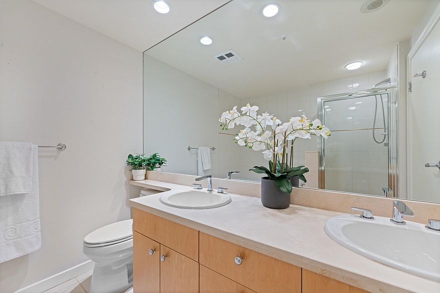 504 1790 Bayshore Drive