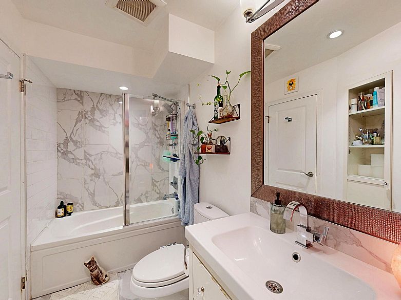 201 2222 Prince Edward Street