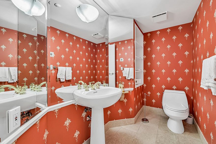 6 1350 W 14th Avenue