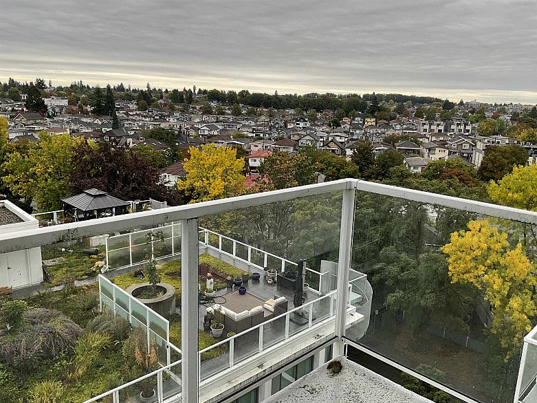 1003 2221 E 30th Avenue