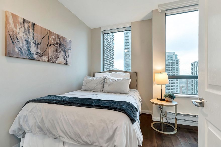 1306 1383 Howe Street