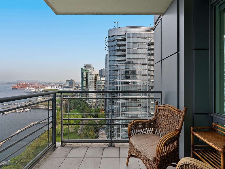 2502 323 Jervis Street