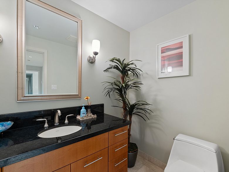 2502 323 Jervis Street