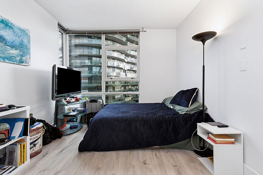 2602 939 Expo Boulevard