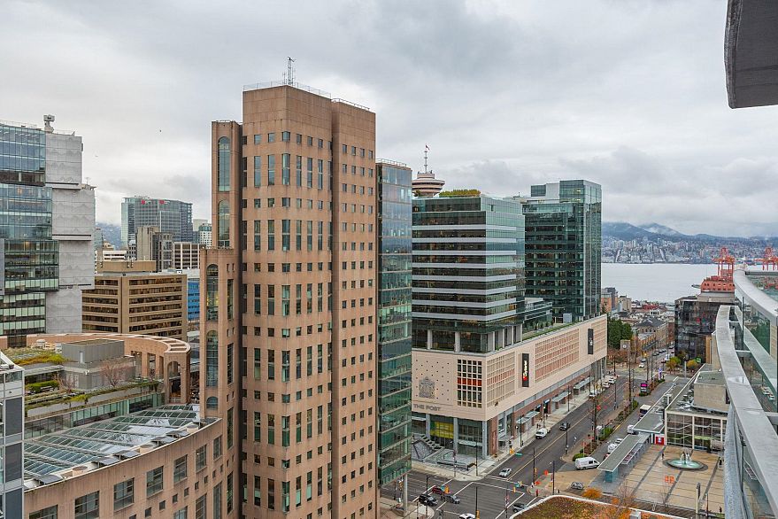 2810 233 Robson Street