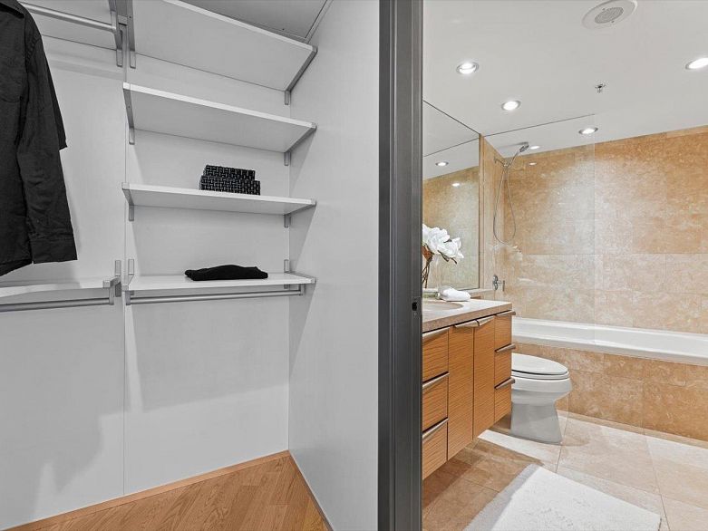 3204 938 Nelson Street