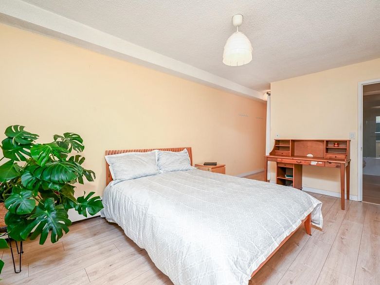 201 2336 Wall Street