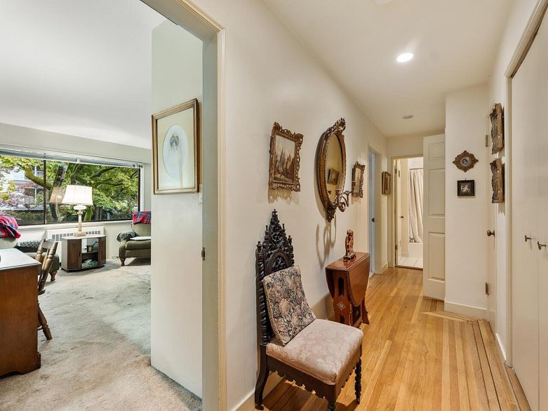 201 1695 W 10th Avenue