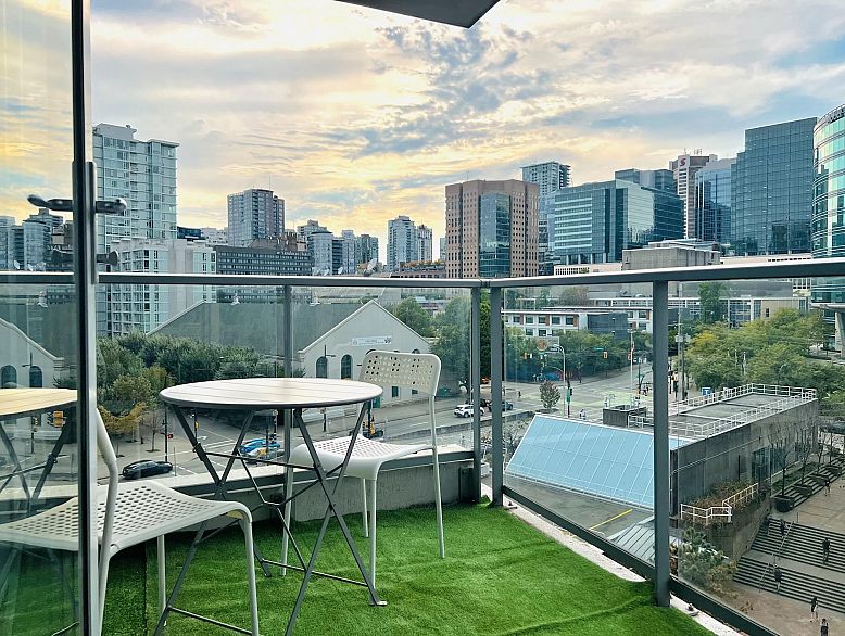 1202 188 Keefer Place