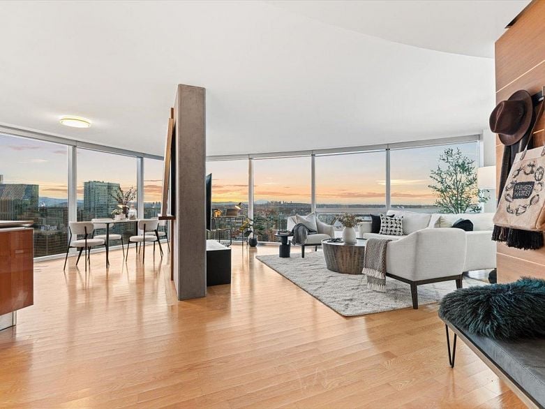 3204 938 Nelson Street