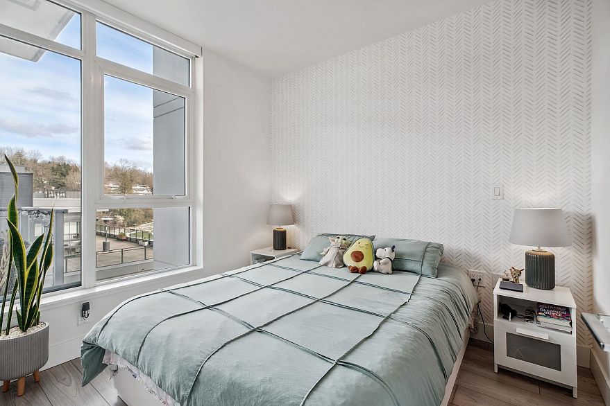 702 3581 E Kent Ave North