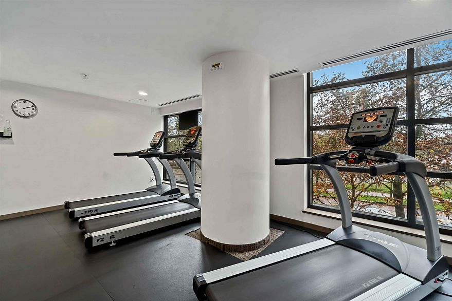 2303 33 Smithe Street