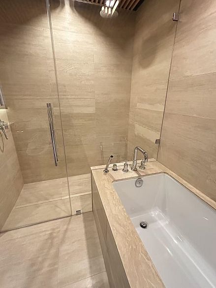 1905 1568 ALBERNI, Vancouver BC V6G 0E3