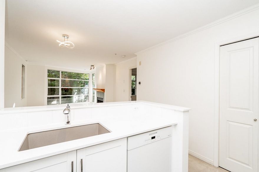 106 2575 W 4th Avenue