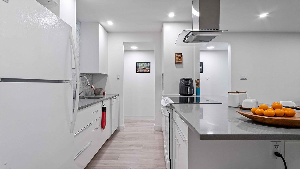 318 1345 W 15th Avenue