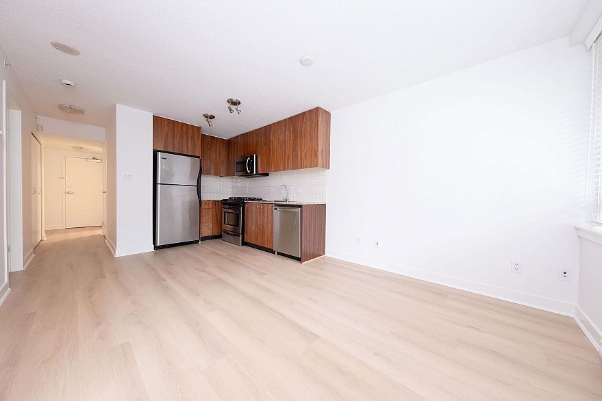 302 1030 W Broadway Street