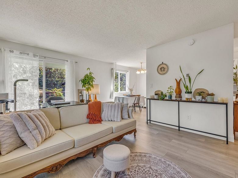 406 334 E 5th Avenue