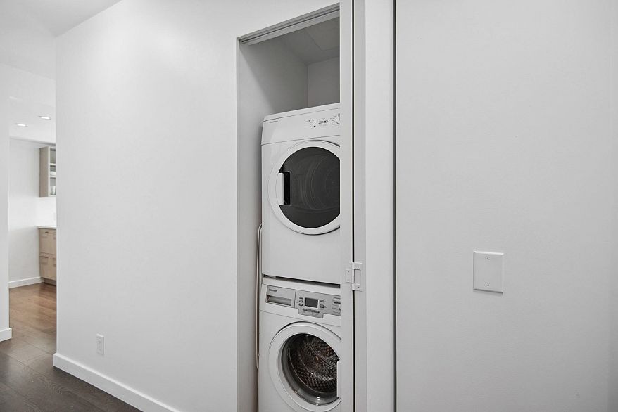 808 933 E Hastings Street