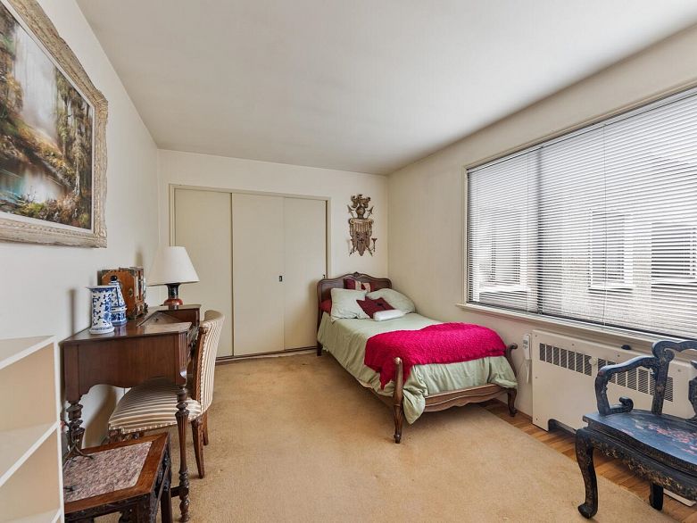 201 1695 W 10th Avenue