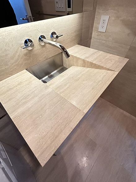 1905 1568 ALBERNI, Vancouver BC V6G 0E3