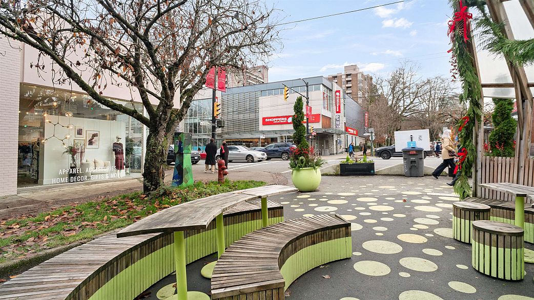 318 1345 W 15th Avenue